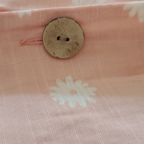 Pink dasiy Lauren Conrad top - Picture 2 of 8